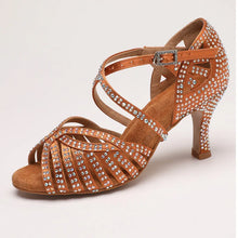 Laden Sie das Bild in den Galerie-Viewer, LatinAmore Shoe Line - Lady Amore Tanzschuhe